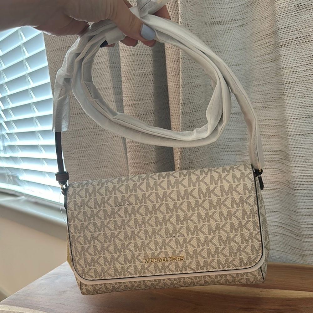 Michael Kors Beige Crossbody Bag MD CONV POUCHETTE Jet Set